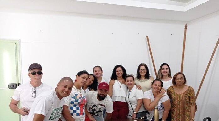 Secretaria de Educação de Juazeiro recebe comissão de professores temporários