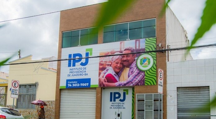 Professores aposentados recebem reajuste de 8% com retroativo; pagamento acontece nesta quinta-feira (20)