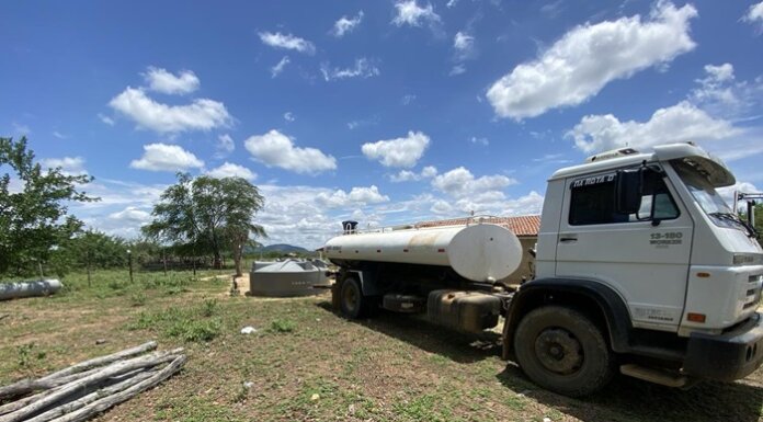 Prefeito de Orocó anuncia reforço da frota de caminhões-pipa; população contará com mais 2 veículos no abastecimento rural