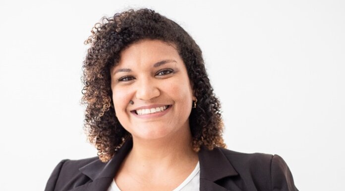 Karine Paixão comanda programa ‘Pod Chegar’, que estreia nesta segunda (31) na Grande Rio FM