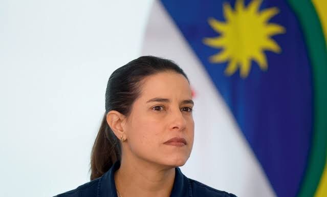 Raquel Lyra recorre a velha política, colocando políticos em seu governo e continua em baixa nas pesquisas