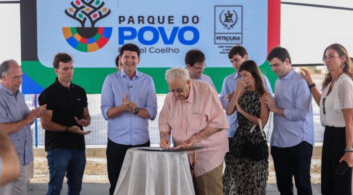 Em homenagem emocionante, Simão Durando sanciona lei para nomear Parque do Povo Rafael Coelho
