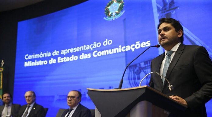 Ministro das Comunicações pede demissão
