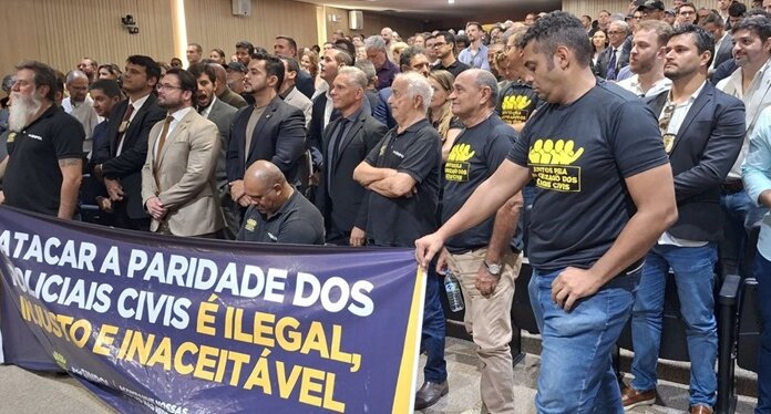 SINPOL-PE REALIZA MOBILIZAÇÃO NA ALEPE EM DEFESA DA PARIDADE E INTEGRALIDADE DOS POLICIAIS CIVIS