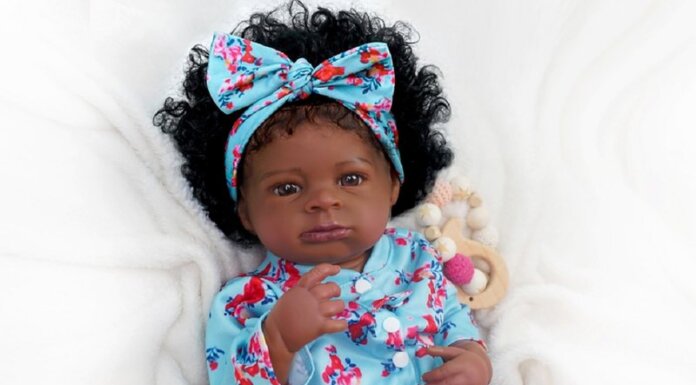 Recepcionista aciona Justiça da Bahia após empresa negar licença-maternidade para bebê reborn; entenda