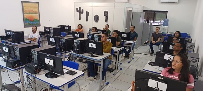 Prefeitura de Petrolina capacita servidores para uso de sistema que agiliza e organiza a gestão escolar