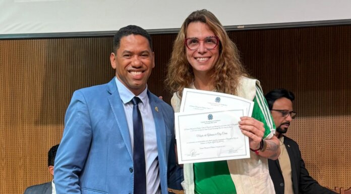 Vereador Wanderley Alves entrega Moção de Aplausos à ONG CORES na Câmara Municipal de Petrolina