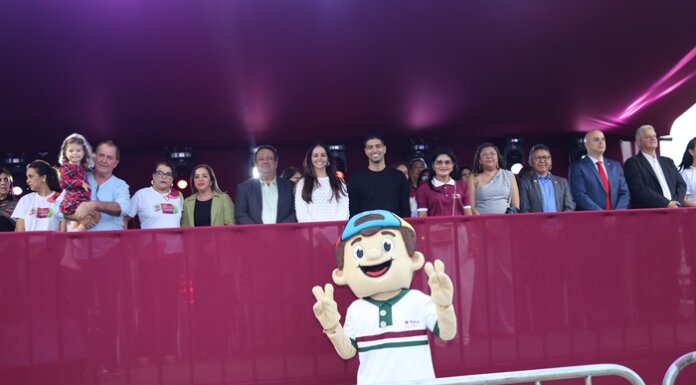 Desfile das Escolas na Avenida Miguel Arraes e muita festa no Parque da Uva e do Vinho, celebram o final de semana de festividades de 30 anos de Lagoa Grande (PE)