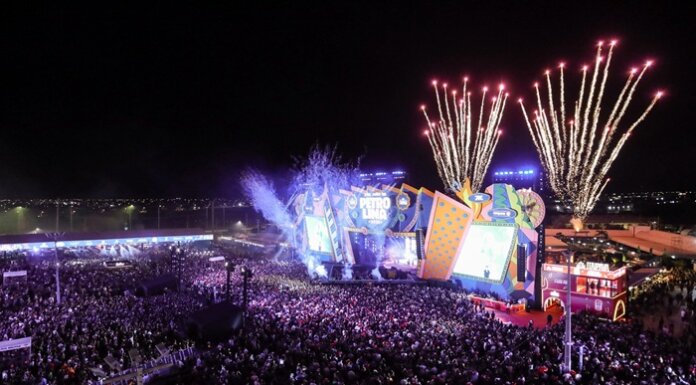 Vozes em coro e muita emoção embalam a oitava noite do São João de Petrolina