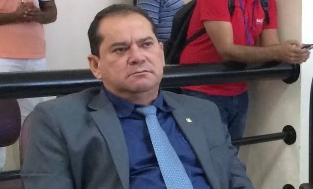 Vereador Ronaldo Silva da show de horrores e envergonha Casa Plinio Amorim