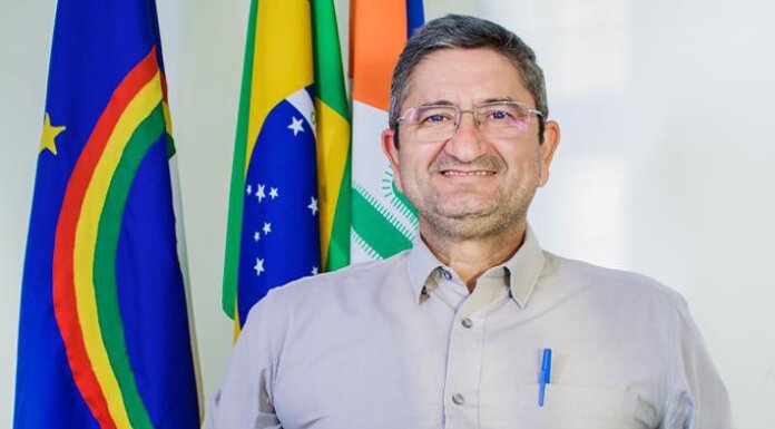 Prefeito George Duarte anuncia mais um reajuste salarial para professores da rede municipal de ensino