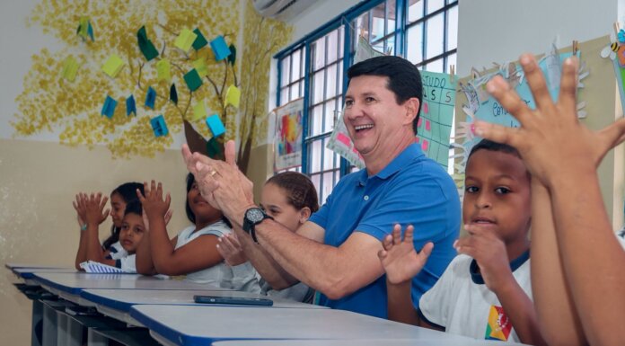 Simãozinho dando aulas de educação pública: Mais uma vez, Petrolina conquista 1º lugar no índice de alfabetização em Pernambuco