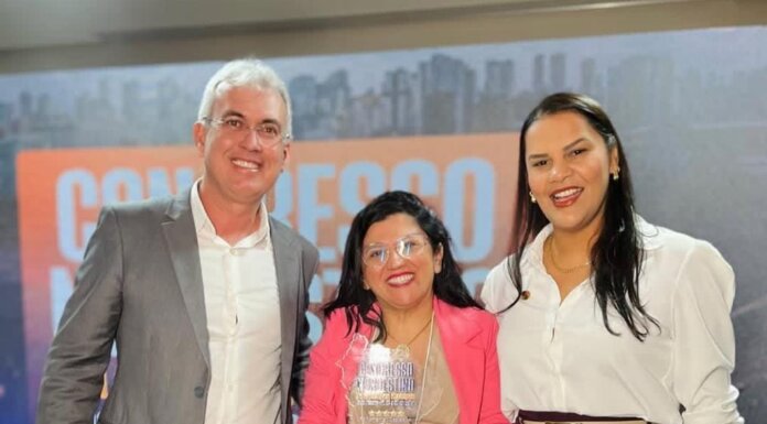 Vereadora Rosarinha Coelho representa Petrolina como palestrante no Congresso Nordestino de Legislativos Municipais e recebe prêmio de destaque