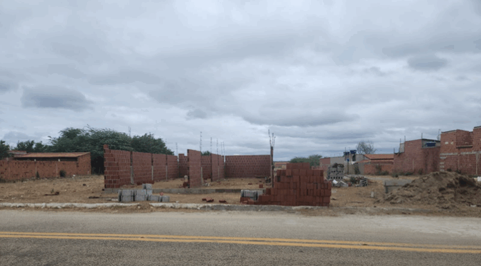 Construção irregular no Povoado de Pedrinhas é removida e vai dar lugar a nova escola municipal