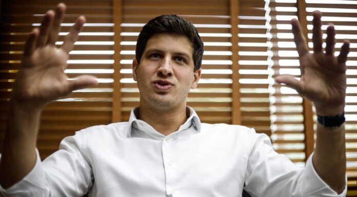 Coluna do blog: João Campos troca o Recife pelo colo de Lula