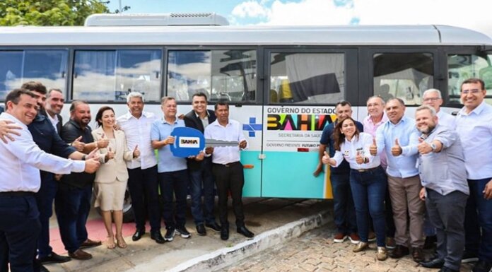 Prefeitura de Casa Nova recebe novo ônibus para transporte de pacientes do TFD