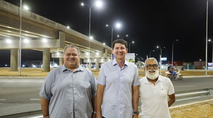 Simão Durando entrega nova iluminação do viaduto e rotatória da BR-407 e reforça segurança na região