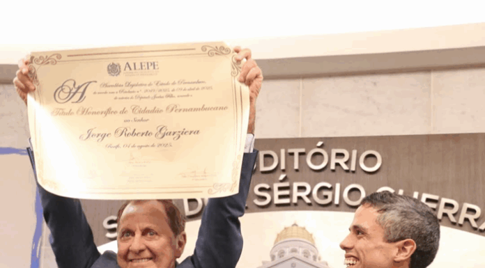 Emoção e reconhecimento: Alepe concede título de cidadão Pernambucano a Jorge Garziera