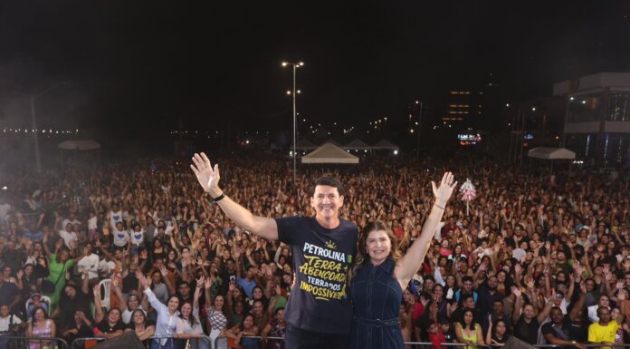 Multidão louva à beira do Velho Chico na abertura das festas de 130 anos de Petrolina