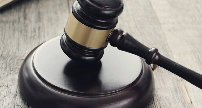 Justiça condena prefeito por improbidade administrativa e manda exonerar secretária de Obras e Serviços Públicos A ação do MPPE deveu-se ao fato de a secretária municipal de Obras e Serviços Públicos, Viviane Facundes da Silva, ser esposa do prefeito Joselito Gomes da Silva