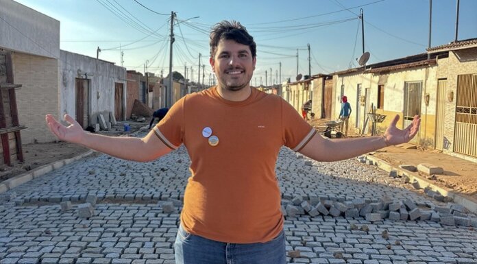 Prefeito Ismael Lira vistoria obras do Programa Minha Rua no Grau em Orocó