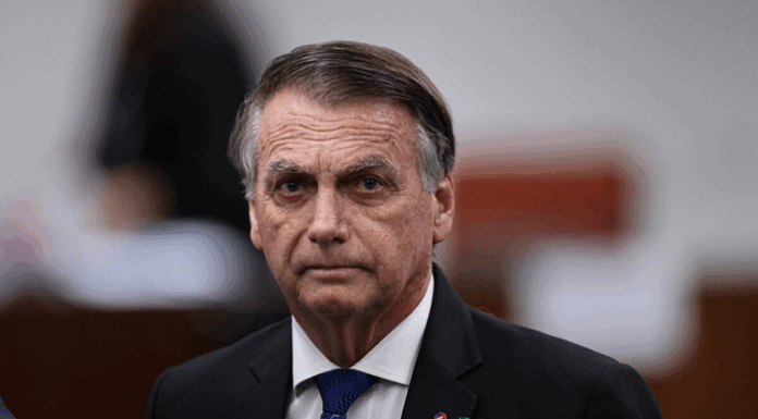 Laudo de Bolsonaro aponta câncer, mas lesões foram retiradas e não há necessidade de tratamento adicional, diz médico