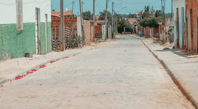 Prefeitura entrega pavimentação de ruas no Serrote do Urubu nesta segunda-feira