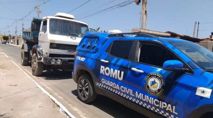 Após denúncia, Guarda Civil Municipal recupera carga com 300 pedras de paralelepípedo em Juazeiro
