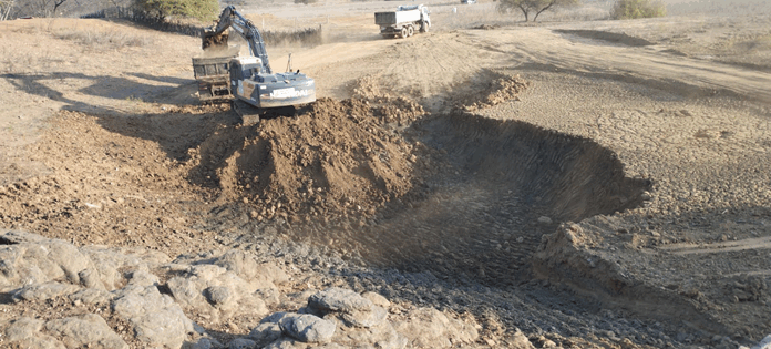 Prefeitura de Petrolina intensifica os serviços do Programa de Limpeza de Barragens na zona rural