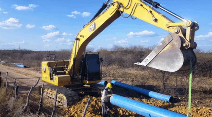 Catharina Garziera acompanha execução da obra da nova adutora da Compesa que vai acabar com o rodízio de água em Lagoa Grande e Izacolândia