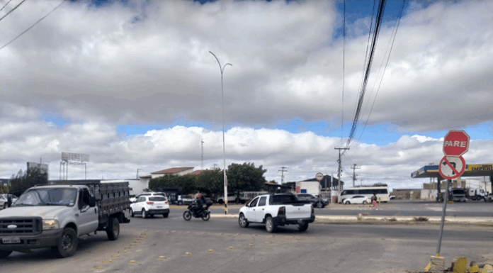 AMTT reforça proibição de conversão à esquerda no acesso à BR-407, em frente à UPA