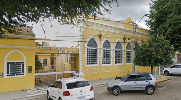 Fabrizio Ferraz e vereadores de Floresta acionam gestão municipal no TCE-PE