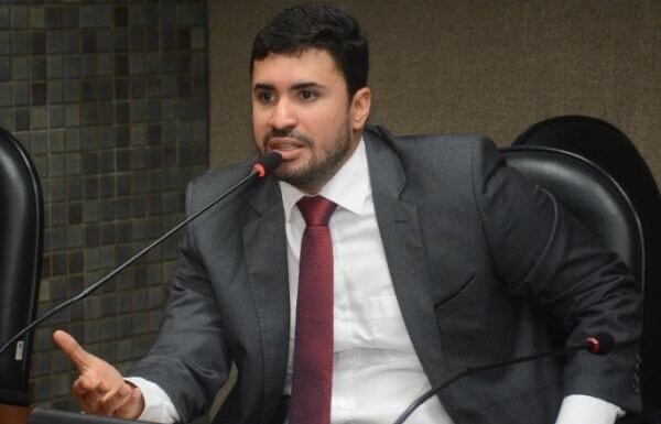 “O povo sofre e o governo se cala”: Jordávio Ramos detona falhas na regulação e cobra explicações da Saúde da Bahia