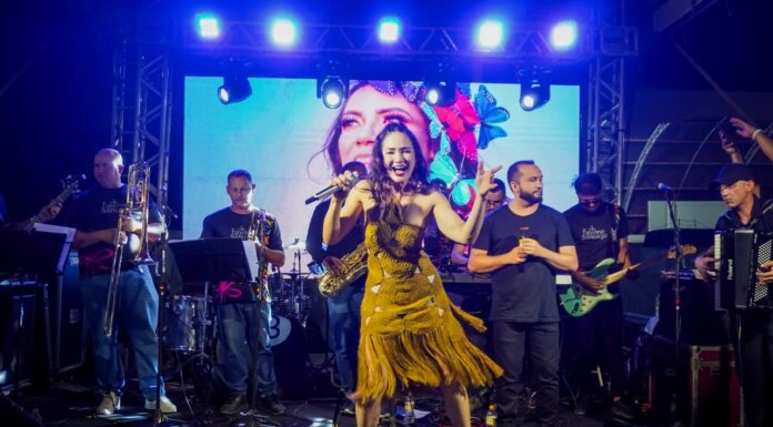 Show de Fabiana Santiago, talento, energia e emoção marcam a noite de sábado no Natal do Interior em Casa Nova