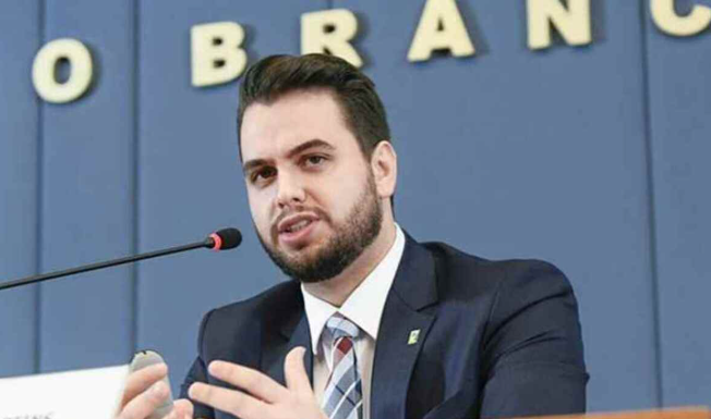 Polícia Federal prende Filipe Martins, ex-assessor especial de Jair Bolsonaro