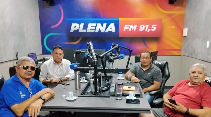 Clique estratégico? Foto com Carlos Britto e comunicadores provoca burburinho político