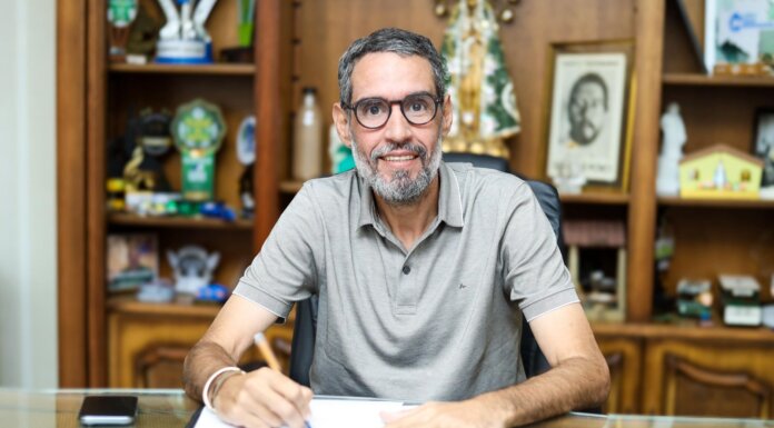 Casa Nova vai além do reajuste nacional e valoriza professores com aumento acima do piso federal