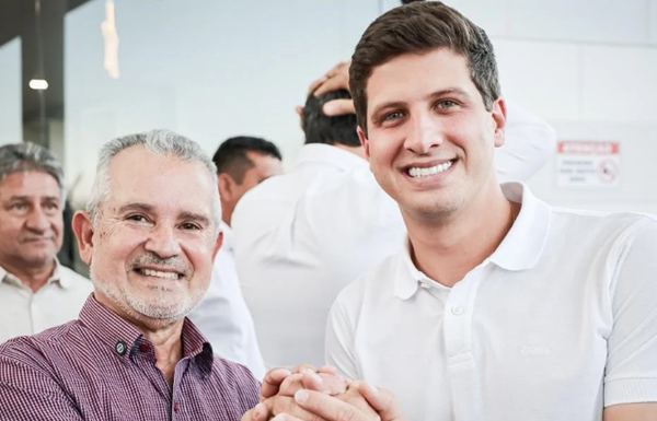 Bastidores da política: Prefeito de Pedra declara apoio a João Campos em ato político no Agreste