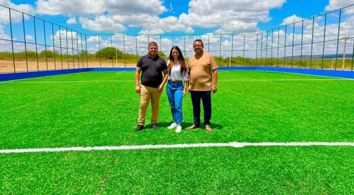 Prefeita Catharina Garziera inicia 2026 com inauguração de campo society em grama sintética, no Distrito de Jutaí