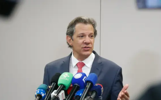 De olho nas eleições, ministérios começam a mudar titulares