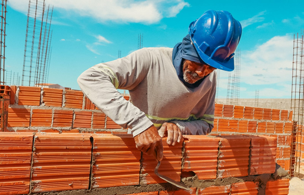 Construção da primeira Clínica Veterinária pública de Petrolina avança neste mês de janeiro