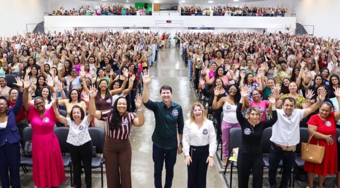 Simão Durando promete bônus de R$ 4 mil para professores investirem em tecnologia