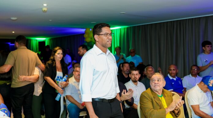 Em ato de filiação, Carlos Britto destaca lealdade recíproca de Wanderley Alves