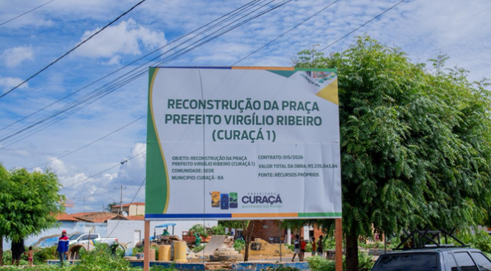Depois de quase 10 anos abandonada, praça de Curaçá começa a ser reconstruída