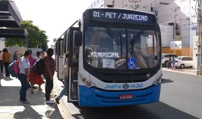 Passageiros cobram retorno de linha de ônibus entre Petrolina e Juazeiro