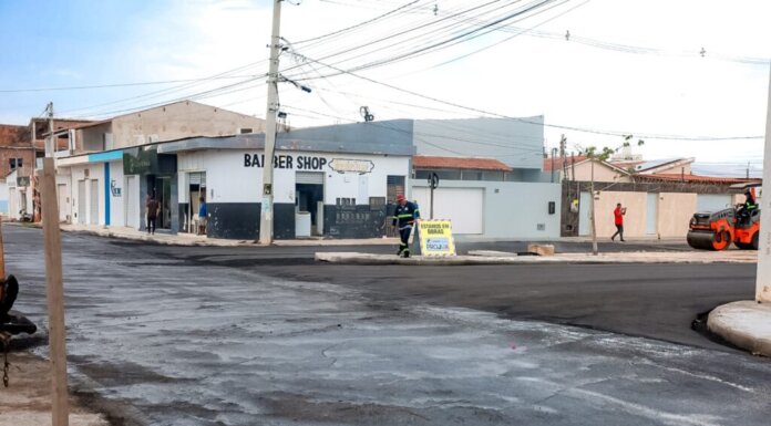 Asfalto marca fase final da rotatória entre Maria Goretti e Centenário e melhora mobilidade urbana em Juazeiro