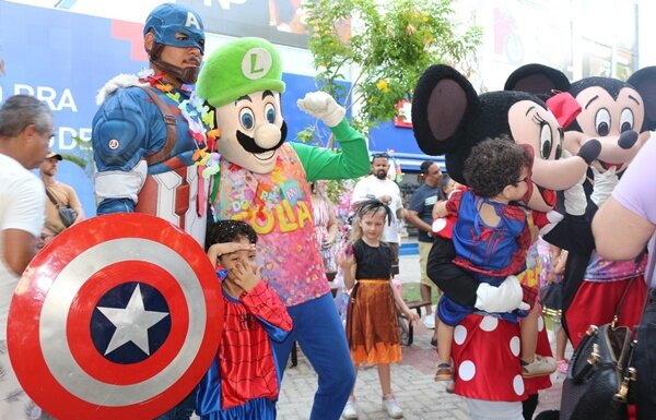 Personagens infantis e super heróis animam criançada no Circuito Kids Parlim