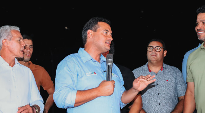 PROJUA avança e Prefeito Andrei entrega mais segurança e mobilidade aos moradores de Mandacaru. Agora a entrada do distrito está iluminada