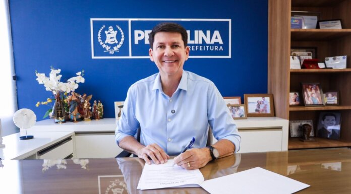 Prefeitura de Petrolina institui Pix Tecnológico para profissionais da rede municipal de ensino