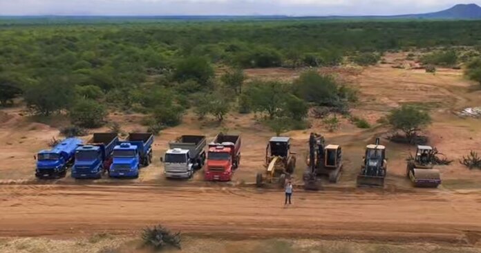 Prefeito Ismael Lira anuncia recuperação de 20 mil metros de estradas no Território Quilombola em Orocó, ação articulada com a governadora Raquel Lyra